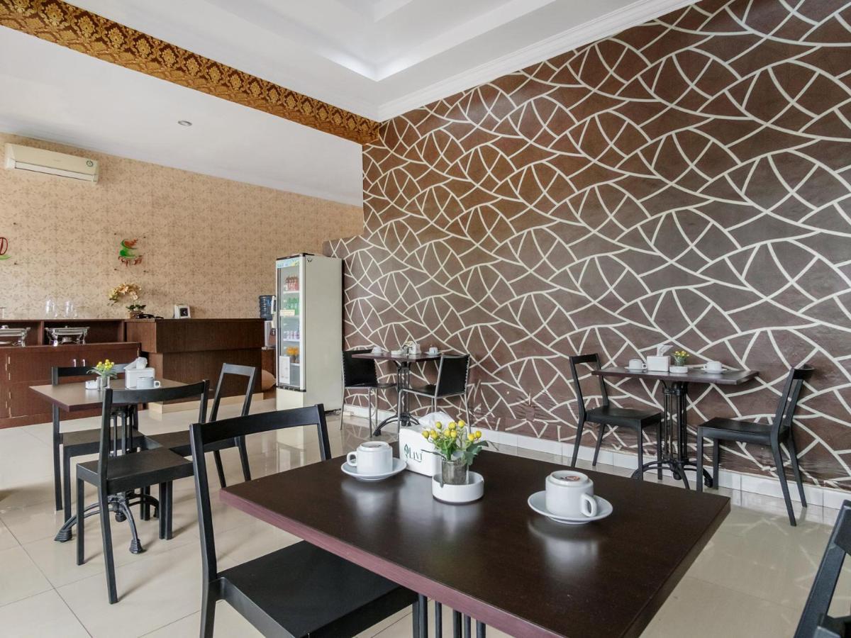 Oyo 741 Hotel Labuhan Raya Medan Luaran gambar