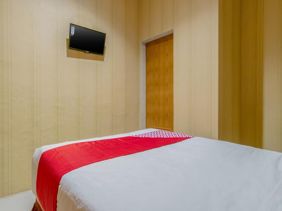 Oyo 741 Hotel Labuhan Raya Medan Luaran gambar